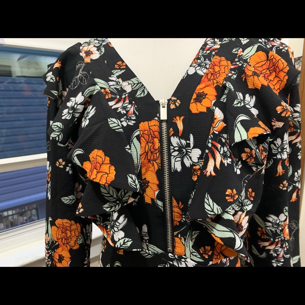 Dress - Picture 6 of 7